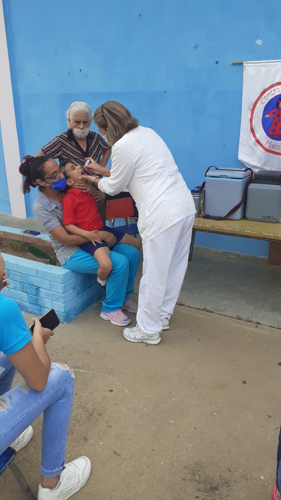 IVSSCENTRONORTE's tweet photo. Regreso a Clases @IVSSCENTRONORTE Realiza en el punto y circulo Jornadas de atencion cardiovascular, evaluacion medica, inmunizacion a nuestros niños niñas y adolescentes en conjunto con la Licda Jenny Urdaneta Coord. Parroquial por el ME @NicolasMaduro @MagaGutierrezV @Somosivss https://t.co/yFWqVSZFRD
