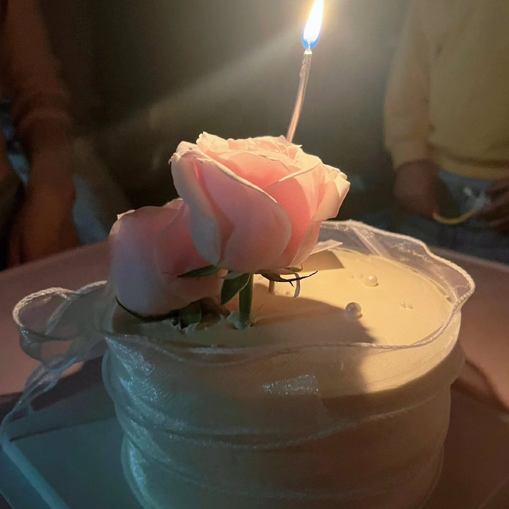 ZZ_MM03's tweet photo. 一位18岁妙龄少女神秘失踪究竟为何？ 因为她19岁啦 https://t.co/QqNDhzq57Q