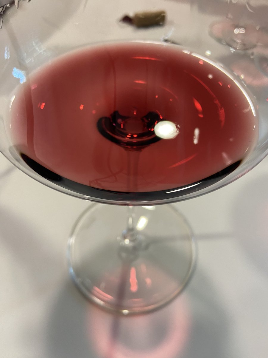 rtroyano's tweet photo. Avui a #lhoradelvi @AvuiSortim @radio4_rne hem descobert @cellereltros i la seva aposta pel #vicatalà

I hem tastat la nova GX peluda d’ @ALTAALELLA @DOAlella amb copes  @riedel_spain #winewings 

Ho podeu recuperar aquí

https://t.co/QlP4YPHXfW https://t.co/gkfBAKxVTW