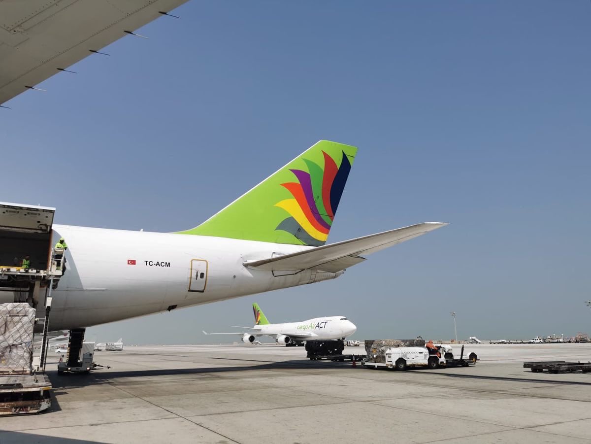 While TC-ACF is doing taxi, TC-ACM is getting prepared to fly at Doha Airport. . Doha Havalimanı’nda TC-ACF taksi yaparken TC-ACM uçuşa hazırlanıyor. . 📸 Captain/Kaptan Osman Başıbüyük