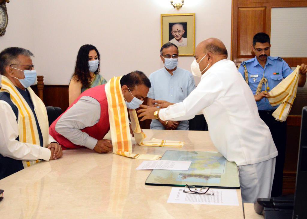 drkjsrini's tweet photo. Good interaction with Hon Governor of #Karnataka @TCGEHLOT @TcGehlotOffice joined by other HOMs from @MEAIndia
as part of #HOMconference 2022 @IndianDiplomacy @IndiainGuyana @PIB_India @PTI_News @DDNational @ANI @PBNS_India @AkashvaniAIR @CMofKarnataka @BSBommai @PIBBengaluru https://t.co/qeRSN3PCKE