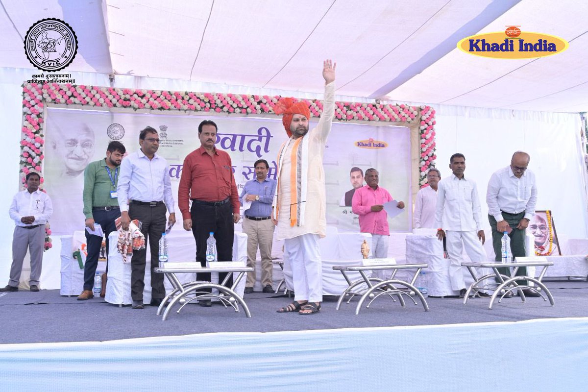 kvicindia's tweet photo. The Hon'ble Chairman paid a visit to Surendranagar, Gujarat Khadi Karigar Sammelan and gave out the subsidy to 210 PMEGP unit working on long term vision on Hon'ble PM Shri @narendramodi ji

#gujarat #खादी4नेशन #Khadi #chairmankvic #KVIC #khadiindia https://t.co/NmI7qlaA1n