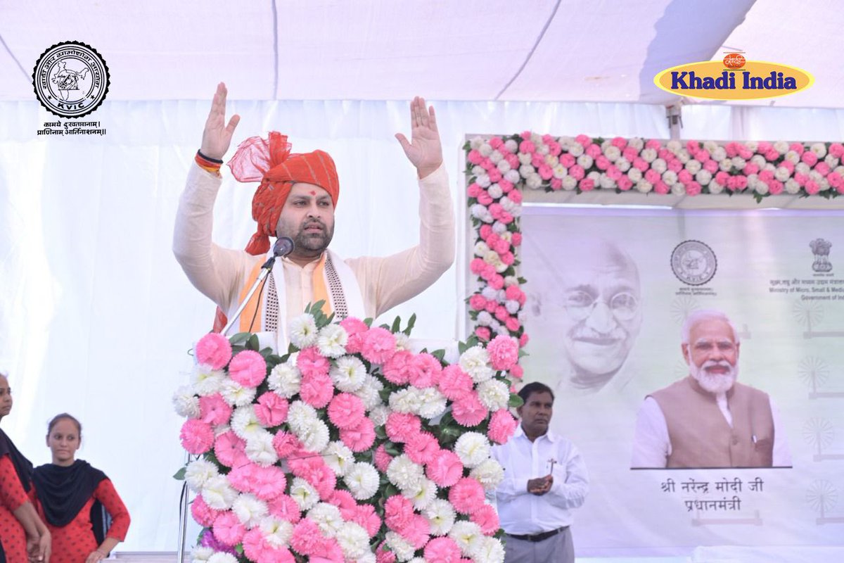 kvicindia's tweet photo. The Hon'ble Chairman paid a visit to Surendranagar, Gujarat Khadi Karigar Sammelan and gave out the subsidy to 210 PMEGP unit working on long term vision on Hon'ble PM Shri @narendramodi ji

#gujarat #खादी4नेशन #Khadi #chairmankvic #KVIC #khadiindia https://t.co/NmI7qlaA1n