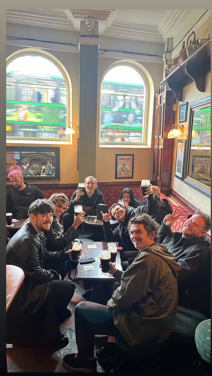 Cheers to <a href="/yungblud/">YUNGBLUD</a> &amp; the crew for dropping in for pints before he kicks off his World Tour tonight <a href="/ButtonFactory22/">Button Factory</a> 
Wishing them all the luck and saving them more Pints for later! 🎶 🌎 🥃