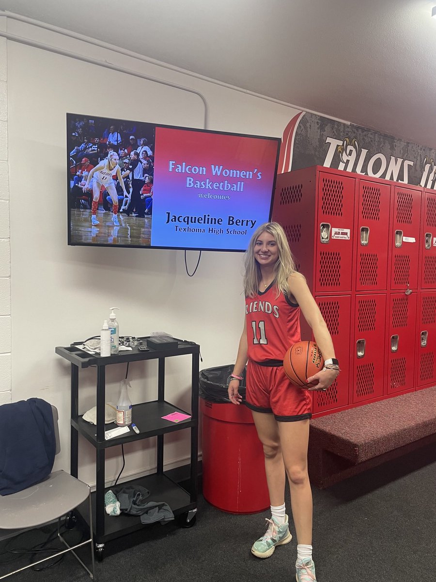 Beyond thankful for the visit, tour, and a practice with the TEAM! <a href="/friends_wbb20/">Friends University Women’s Basketball</a> over fall break! Thank you so much Coach Jaderston for the amazing experience! Can’t wait to come back. #glorytoGod <a href="/thewyattwheatly/">Wyatt Wheatly</a> <a href="/amyeb1111/">Amy Berry</a> <a href="/handle_hoops/">HandleHoops</a> @C_brod4