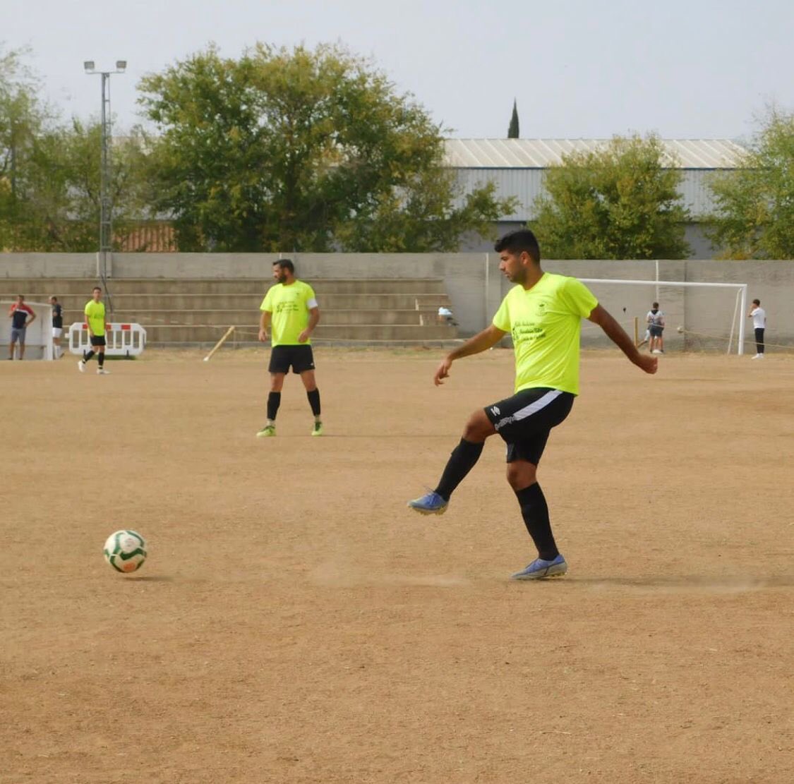 Aquí tenemos unas fotos de algunos jugadores del encuentro ante los veteranos de Corte de Peleas