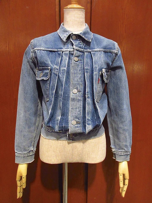 買って試すほどの着道楽じゃないけどLevi's2ndのフロントほどいて着るの、いっきに19世紀末～20世紀初頭のユーロヴィンテージの面影が出ていいなぁ。 