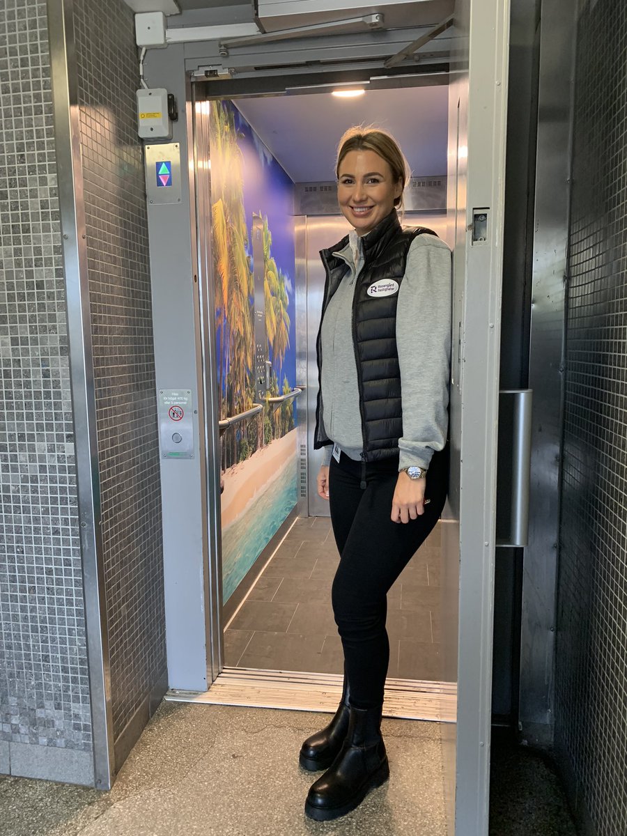 Hissdesign's tweet photo. Tack för ett jätte trevligt möte Olivia Barjasic Persson 😊. 
Så kul att se hissarna igen och höra att ni är nöjda på Rosengård Fastighets AB 😊 med resultatet. 

Att låta de boende vara med och påverka sin omgivning är så klokt och bra. 

#Malmö #Rosengård #Trygghet https://t.co/gyczWcgMiQ