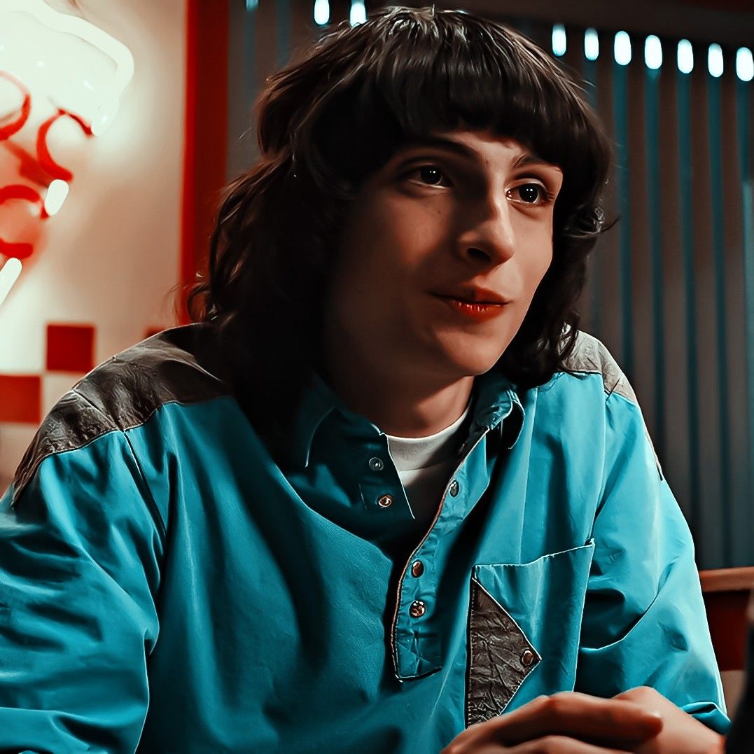 MikeMonologue's tweet photo. Byler fans gonna turn on this boy so quickly in 2024 when he stands by his GIRL. #mileven #byler #strangerthings https://t.co/moxSjXCwh1
