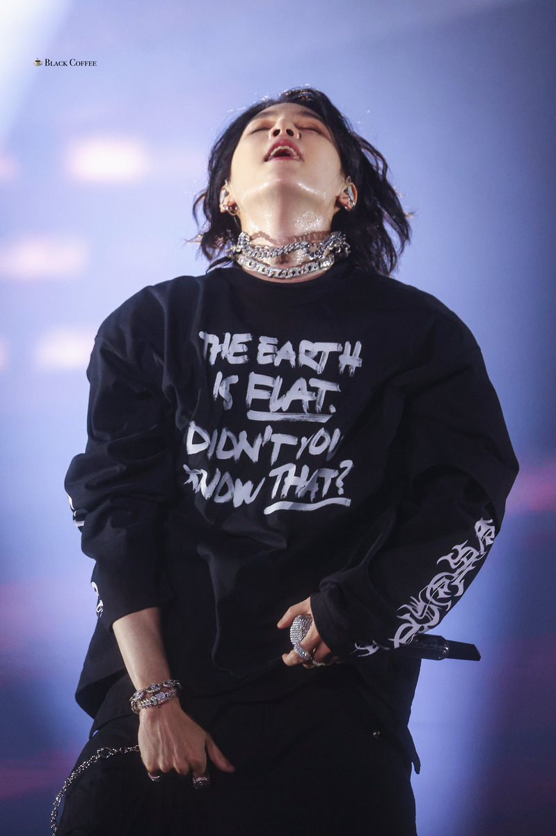 yoongidoux's tweet photo. OMFG https://t.co/Khp68LRsb8