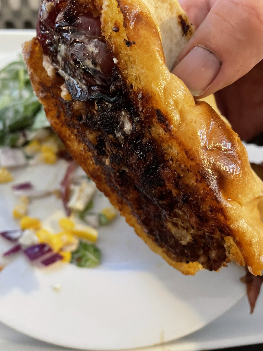 MJAshcroft's tweet photo. Went painting in Manchester today then came home to this #onepanwonder made by my lovely partner Debbie. Wow!!!! Thanks @jamieoliver for this!!! #loadedbeefburger https://t.co/Qm2QcXlhrw