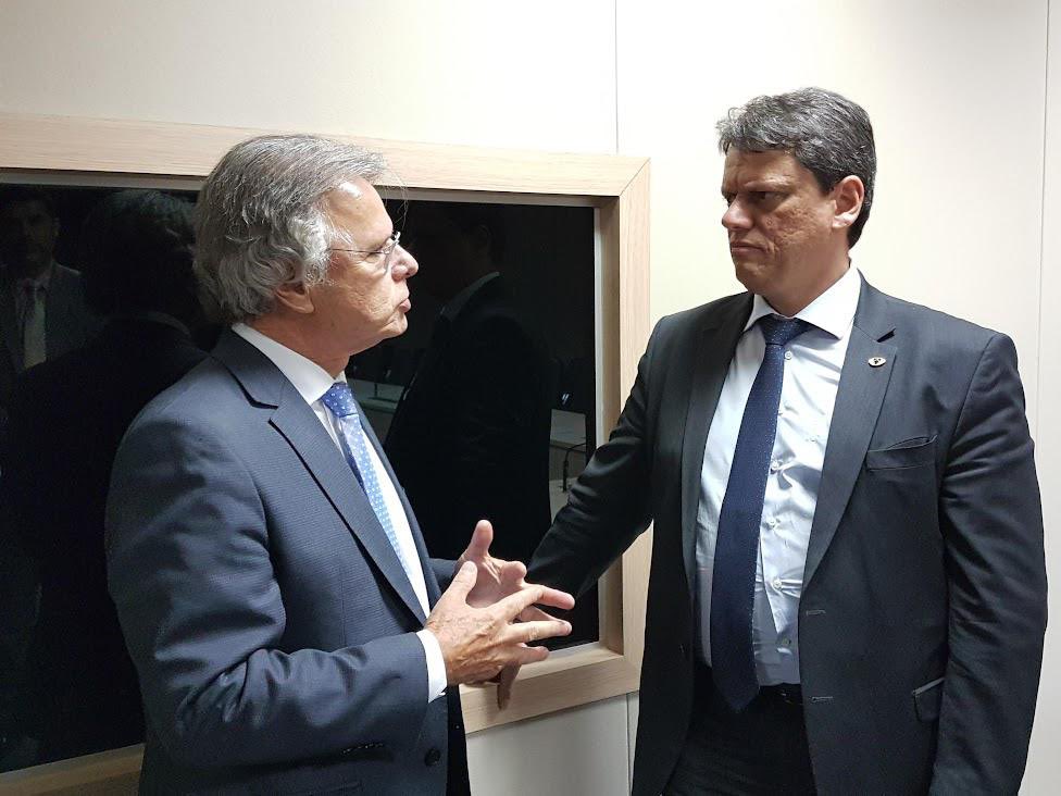 vanderleimacris's tweet photo. Quero expressar aqui meu apoio e meu voto para o governador @tarcisiogdf neste segundo turno. Conheço o ex-ministro de várias ações que estivemos juntos. Pelas propostas e  pela sua preparação, não tenho dúvidas que fará uma grande gestão. https://t.co/ZOXYhPd40H
