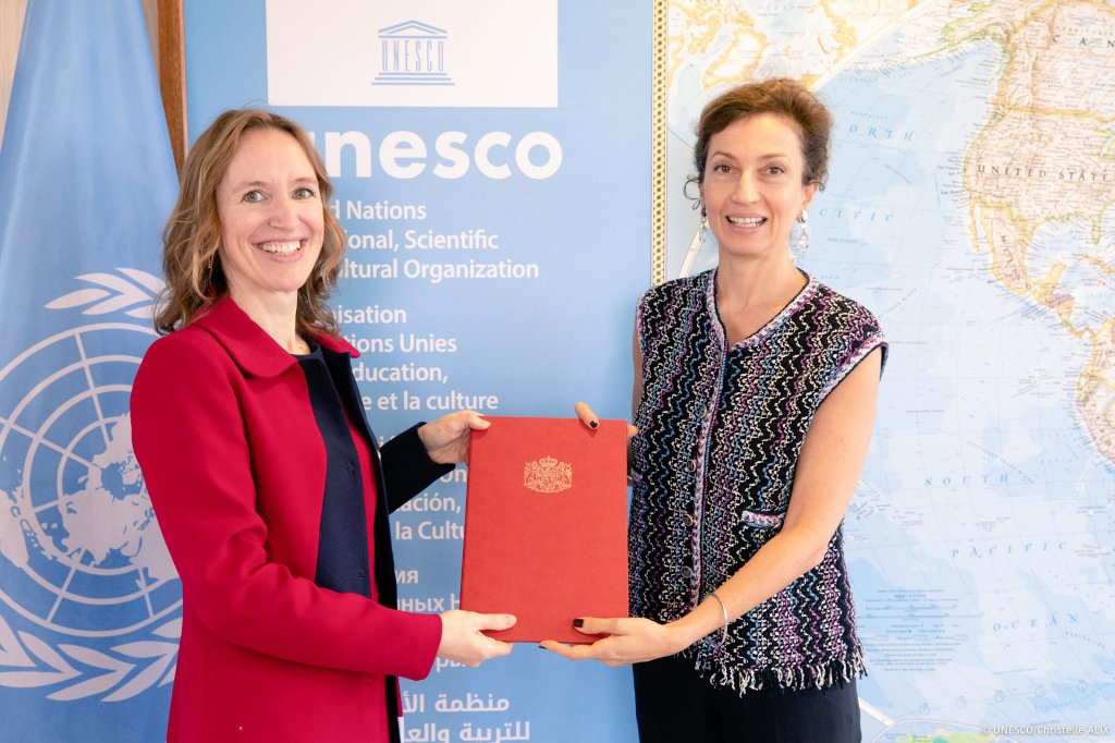 LUinParis's tweet photo. Aujourd'hui notre nouvelle Déléguée permanente prend officiellement ses fonctions d'Ambassadrice 🇱🇺 auprès de l'@UNESCO_fr! "Ravie de poursuivre avec vous chère @AAzoulay, notre coopération dans les domaines de l'éducation 📖, de la science, de la communication🎙 et la culture"🕊️ https://t.co/dbYjY0U9jr