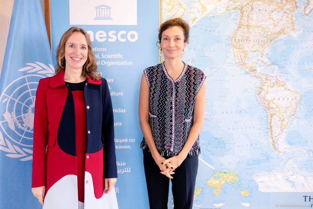 LUinParis's tweet photo. Aujourd'hui notre nouvelle Déléguée permanente prend officiellement ses fonctions d'Ambassadrice 🇱🇺 auprès de l'@UNESCO_fr! "Ravie de poursuivre avec vous chère @AAzoulay, notre coopération dans les domaines de l'éducation 📖, de la science, de la communication🎙 et la culture"🕊️ https://t.co/dbYjY0U9jr