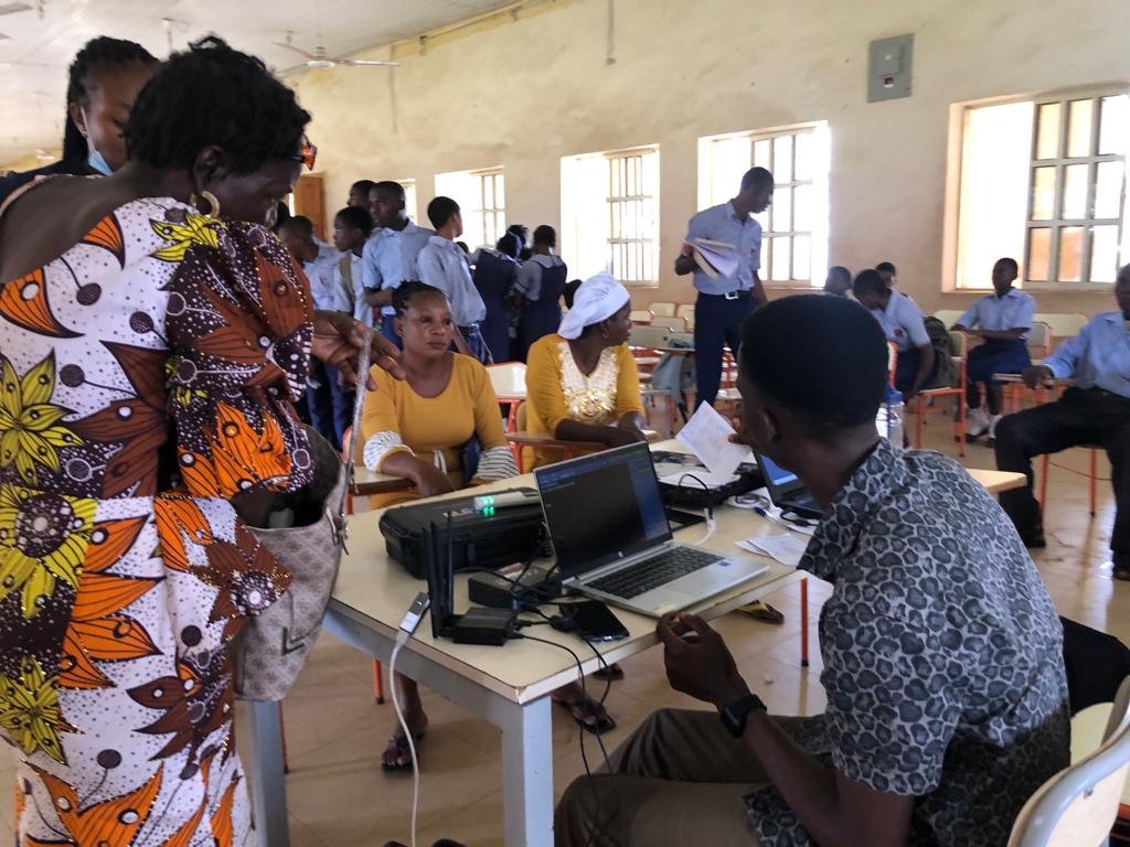 cesahafrica's tweet photo. CESAHA School health project (Osun state)- “HEALTHY LEARNING PROJECT”

Pics 1: Screening for Parents and Staff
Pics2: Dentist attending to students
Pics 3&amp;4: Screening 
#Cesahafrica #healthylearningproject #schoolhealthproject #schoolproject #ileshagrammarschool #IGSHP #education https://t.co/Oiq919lmBo