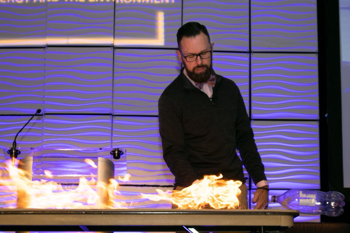 KentuckyEEC's tweet photo. We added some fun and levity at #eec22 lunch w/Jason Lindsey aka "Mr. Science" with Hooked on Science! He shared science experiments that he teaches students across the state & nation, focusing on energy, water conservation, waste & more. https://t.co/avPuNECPbr @KYWeatherLab https://t.co/OoPhXFCDc0