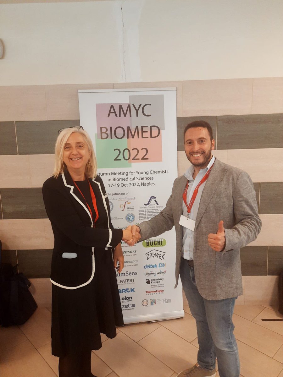 mlbolognesi's tweet photo. In #Naples for the exciting #AMYC2022 I can finally congratulate @MerlinoF_ on winning the @DCFSCI Young Scientist award 👏🏿🎉🥳 never too late!!! 😉 https://t.co/KDRosicgeT