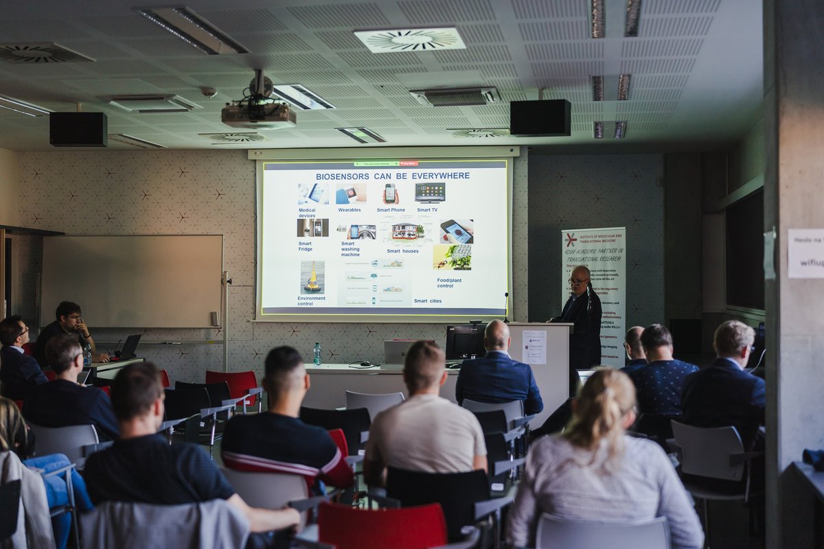 CatrinUP's tweet photo. 🇨🇿🇪🇸The second day of the @CatrinUP-@icn2nano  workshop was hosted by @IMTM_Olomouc. Tomorrow, the scientific debates will continue at the #Nanocon #conference in Brno, where @ArbenMerkoci will be one of the plenary speakers. #SUSNANO #graphene #nanobiosensors https://t.co/JUdUEKP1vC