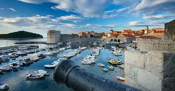 BalkanIncoming's tweet photo. The Balkans is a particularly interesting area of the world, and its ethnic diversity has contributed to unique cultural development as well as times of great struggle and conflict. 🏙️
#city #Balkan #explore 
Explore on👇
https://t.co/jA2mOYbTY7 https://t.co/y1Gp9XDyKY
