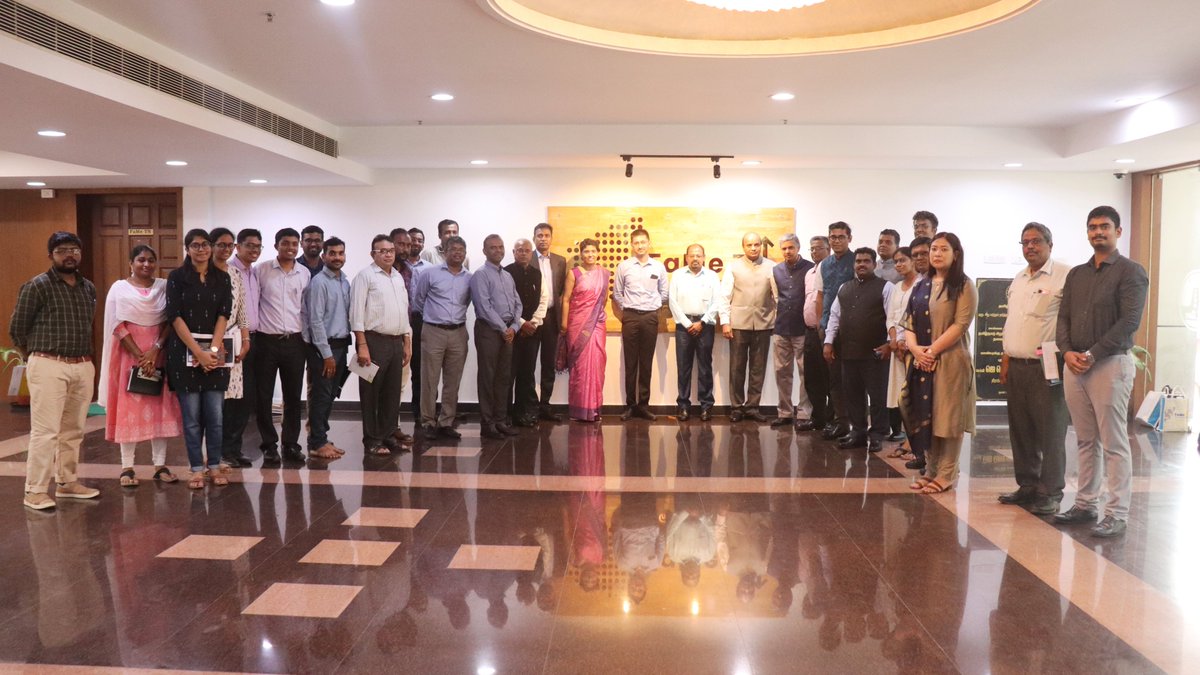 Thiru. Arun Roy IAS, Chairman, FaMe TN, and Tmt. Sigy Vaidhyan Thomas IAS, Managing Director - FaMe TN, briefed them on the work being done by FaMe TN for promoting and facilitating MSMEs in Tamil Nadu. (2/5)