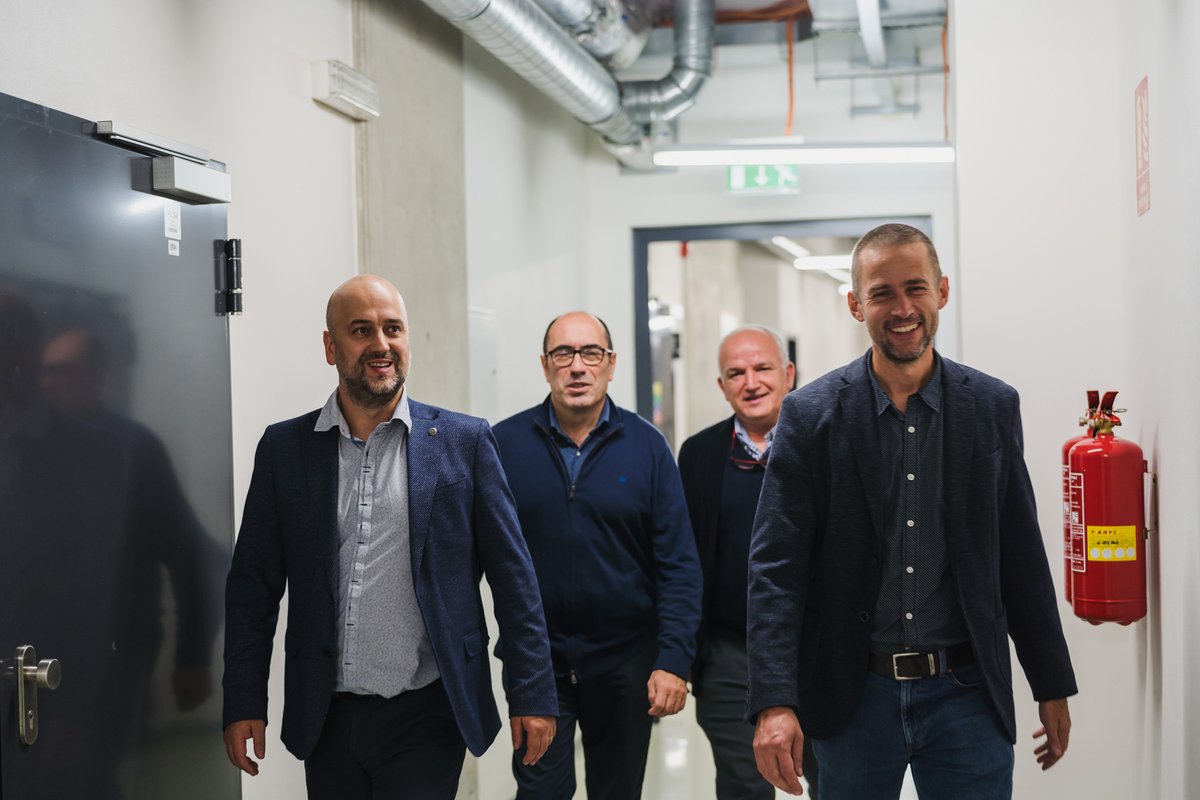 CatrinUP's tweet photo. 🇨🇿🇪🇸The second day of the @CatrinUP-@icn2nano  workshop was hosted by @IMTM_Olomouc. Tomorrow, the scientific debates will continue at the #Nanocon #conference in Brno, where @ArbenMerkoci will be one of the plenary speakers. #SUSNANO #graphene #nanobiosensors https://t.co/JUdUEKP1vC