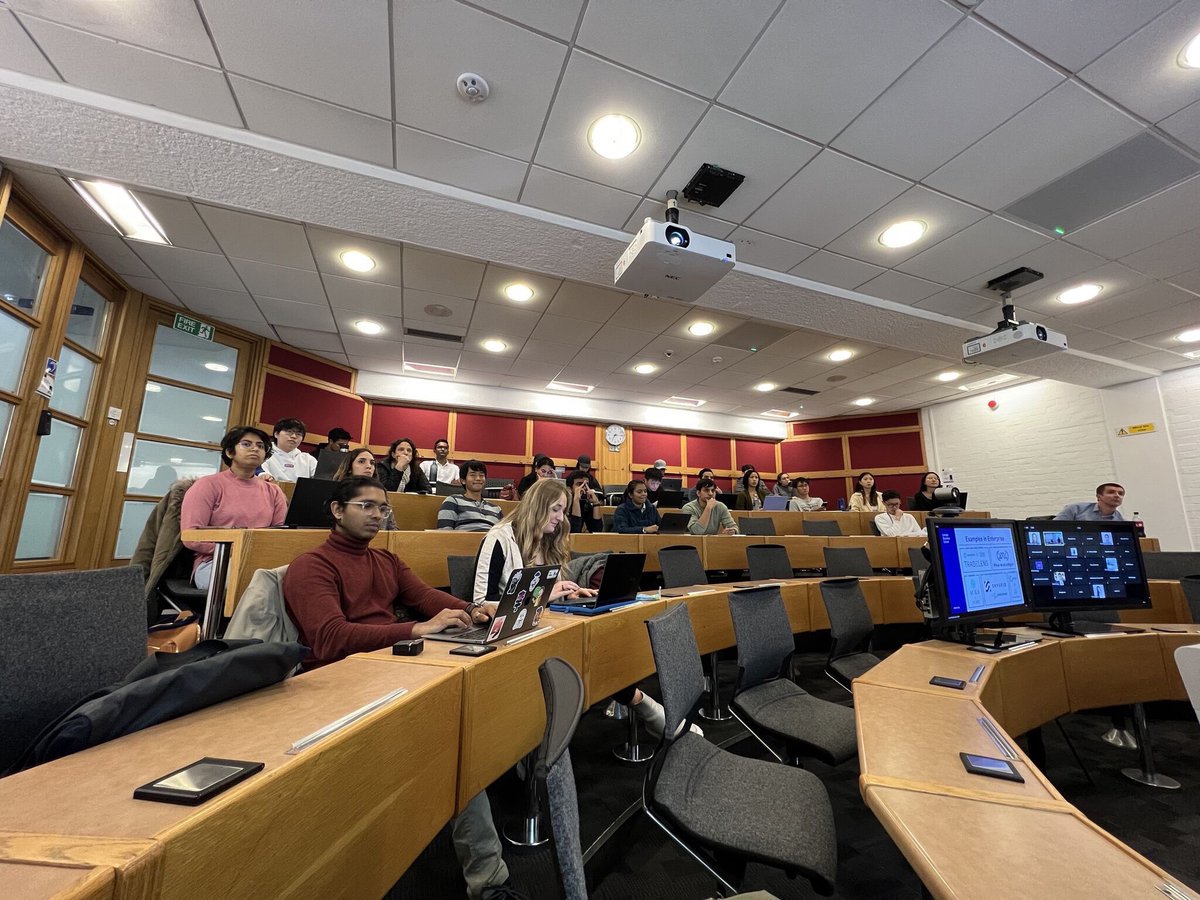 Blockchain 101 is back &amp; better than ever 🚀🚀🚀

Thank you to all who joined us last night at <a href="/LBS/">London Business School</a> for our first session of the year, covering Blockchain Basics! 

And thank you also to <a href="/nbhasin_/">Neha</a> and <a href="/_clemens__/">Clemens</a> for presenting &amp; to <a href="/anyamarkitanov2/">Anya Markitanova</a> for moderating 🤝