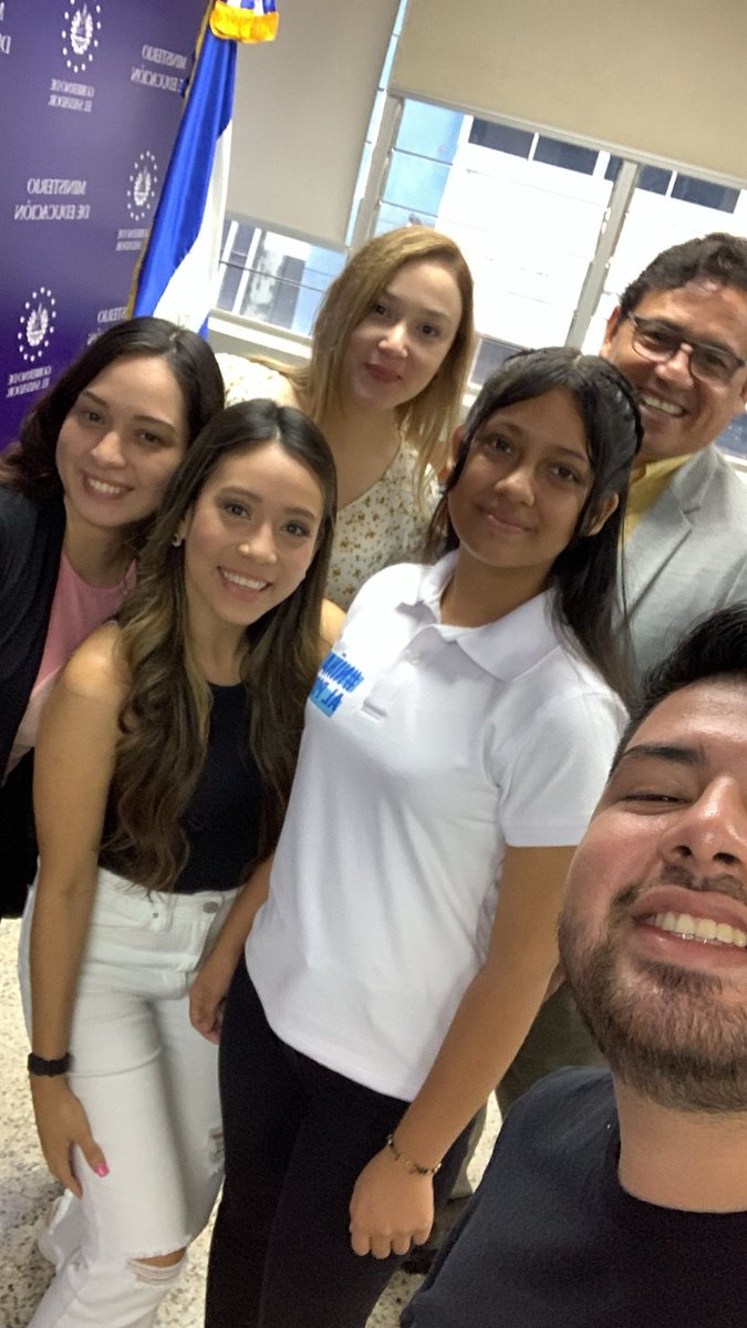 Encuentro con representantes de la Campaña #SumateALaU para el fortalecimiento de la <a href="/EduSuperiorSv/">Educación Superior SV</a>, con el señor Ministro de <a href="/EducacionSV/">Ministerio de Educación</a> <a href="/JMauricioPineda/">José Mauricio Pineda R.</a> y la Ministra de Educación por un día, en el marco del Día Internacional de la Niña.