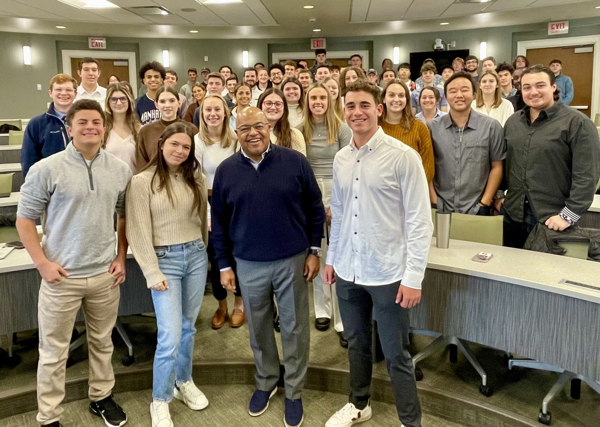 SUSportMgmt's tweet photo. Students in @SyracuseU @SUFalkCollege Intro to Sport Management class were treated to a guest lecture by none other than proud @SUAlums and @NBCSports anchor @miketirico! Tirico told the first-year students to never take for granted the value of a Syracuse University education. https://t.co/j5u1yC907G