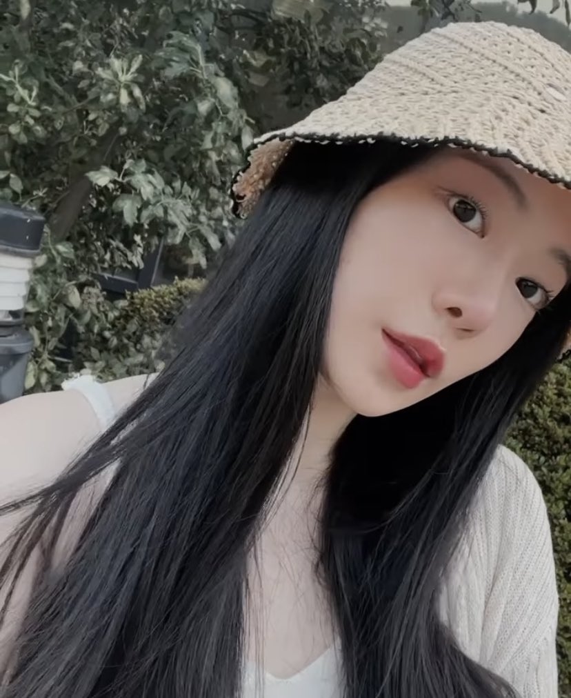 hourlypristpia's tweet photo. happy birthday to the sweetest girl in the world kang yaebin!!
thank you for all the time you’ve spent with us over the years and for being such a loving person, please always be happy & always keep smiling, you deserve nothing but the best💗💗
#HappyYaebinDay https://t.co/hrsbVZIhyK
