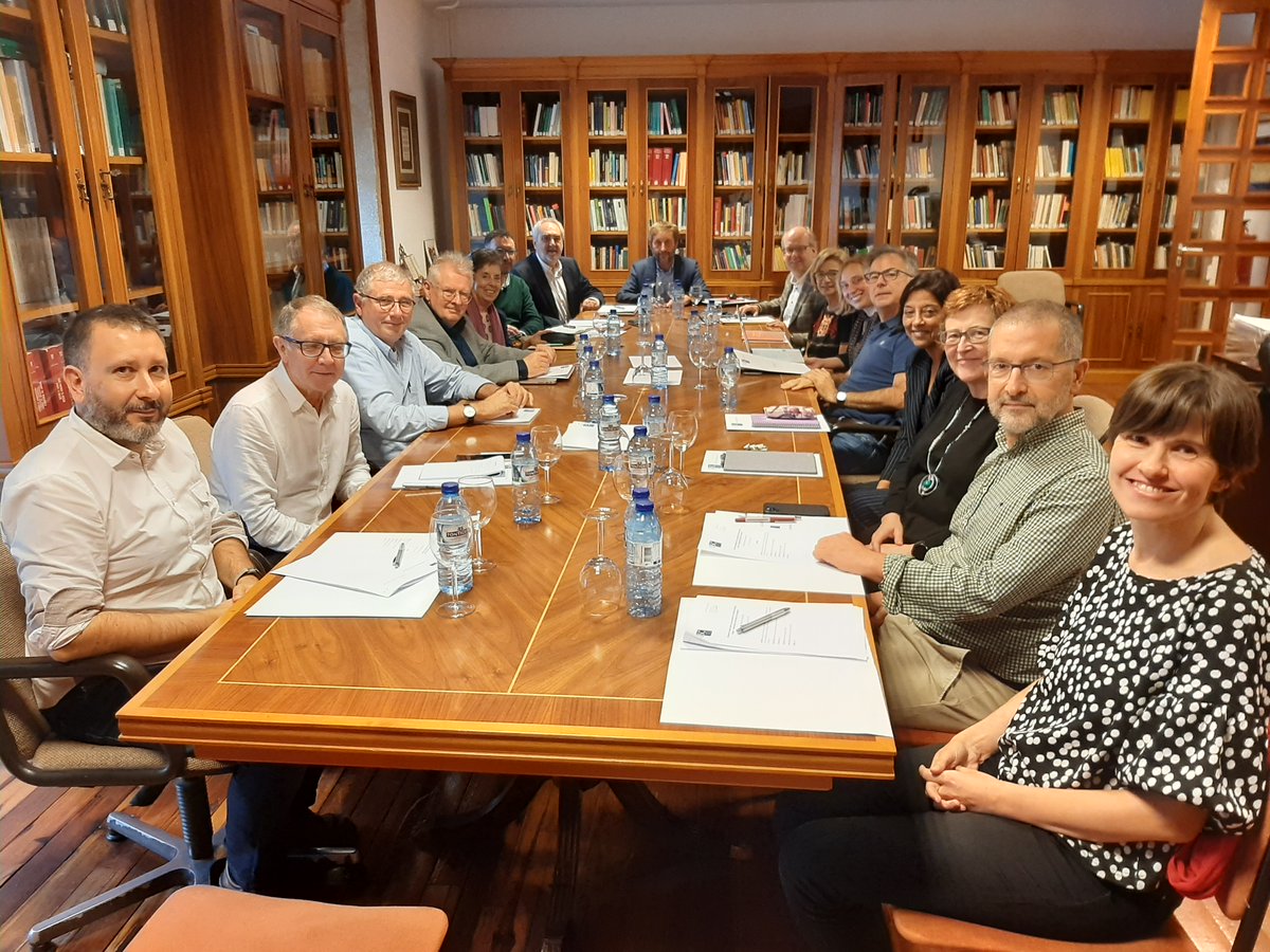 ILG_USC's tweet photo. A Comisión Asesora Externa, conformada por Pilar García Mouton (CSIC), Johannes Kabatek (UZH), Martin Maiden (University of Oxford), Rita Marquilhas (UL) e Joan Torruella (UAB), debateu hoxe con membros do ILG o seu Plan estratéxico. 
👇 https://t.co/x7K0nw3RJB