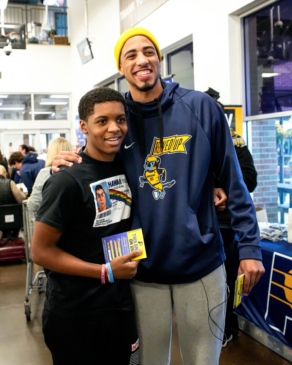 Pacers's tweet photo. what a special way to tip off Opening Week presented by @kroger.☺️

it's an honor being in our community serving the fans who cheer us on all season long with $25k worth of groceries and gas. thanks to everyone who came through! https://t.co/fmNjwD60gn