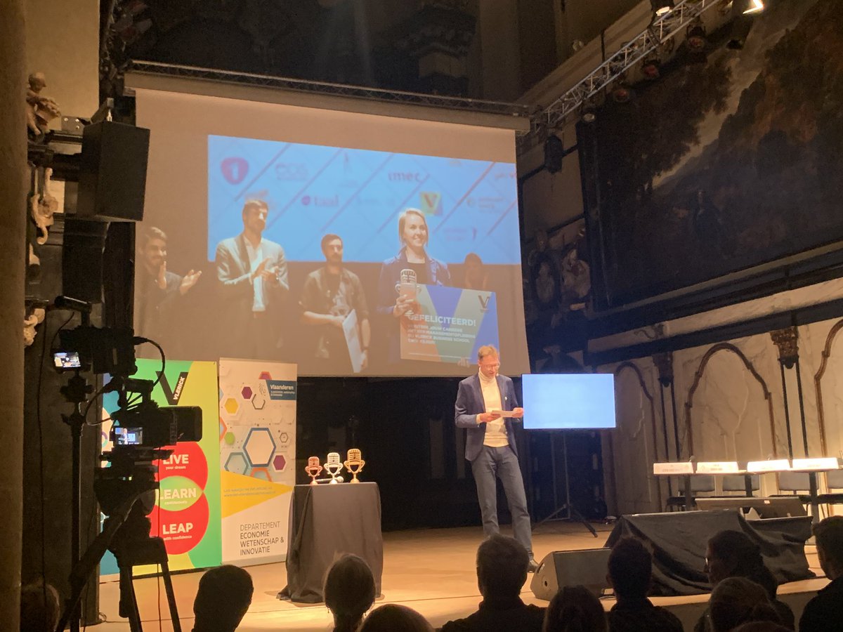 SciMingo (@scimingo) on Twitter photo Presentator <a href="/KoenWauters_VRT/">Koen Wauters</a> trapt de #PhDCup-finale op gang! Binnen een kleine twee uur weten we wie de trofee in de lucht mag steken 🏆 Eén ding is zeker: voor ons zijn alle deelnemers #wecom-helden 🦸♀️🦸🏻 Presentator <a href="/KoenWauters_VRT/">Koen Wauters</a> trapt de #PhDCup-finale op gang! Binnen een kleine twee uur weten we wie de trofee in de lucht mag steken 🏆 Eén ding is zeker: voor ons zijn alle deelnemers #wecom-helden 🦸♀️🦸🏻