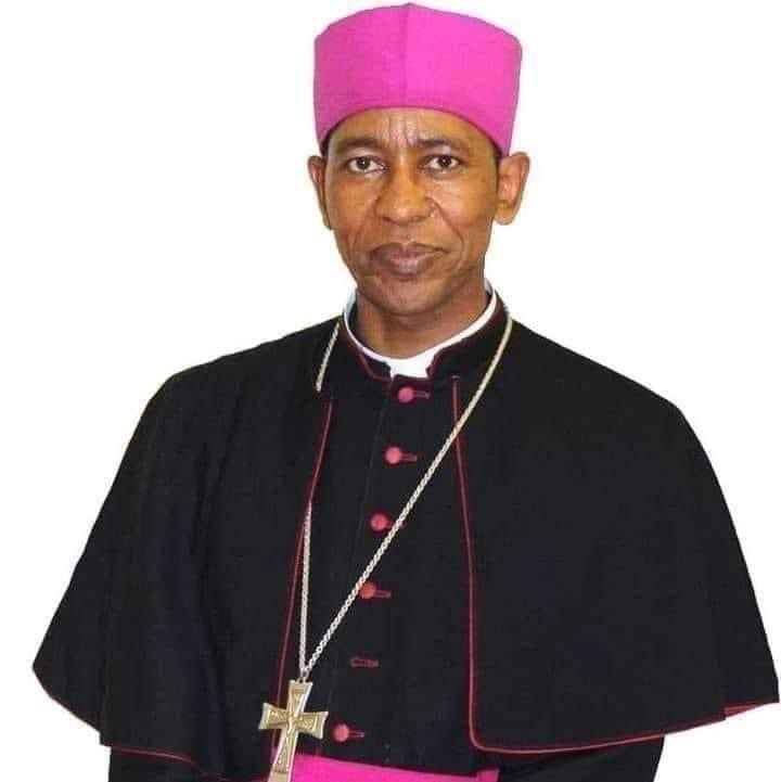 ItsBenGheb's tweet photo. Yet again, the outlawed regime in #Eritrea has detained a renowned religious leader. Bishop Fikremariam was detained at Asmara Airport without any charges.

 We must not relent in our demand for his immediate release!

@VaticanNews @AmnestyEARO
#FreeAbuneFikremariam
 @Pontifex https://t.co/Hz1yko9YxV