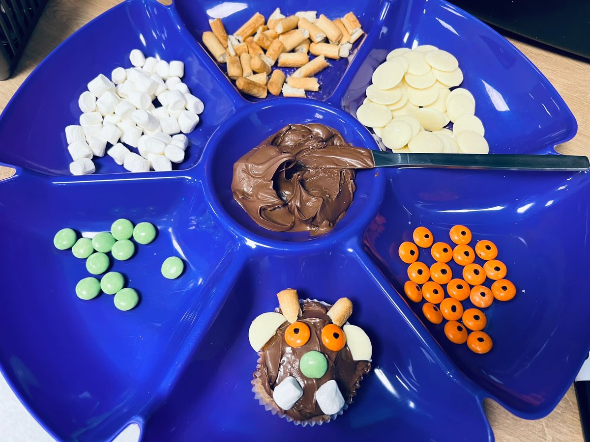 prospecthouse's tweet image. Our EYFS children have been reading &apos;The Gruffalo&apos; by #JuliaDonaldson this half term. Today they have made their very own #Gruffalo cupcakes - they look delicious!
🧁👹📖
#CreateAndCommunicate #CRCArticle31 #EYFS