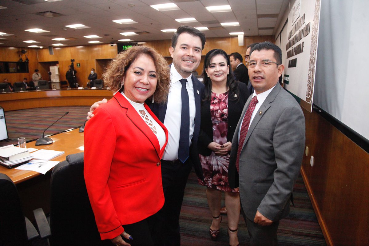 DanielGOaxaca's tweet photo. Comparecen: el Subsecretario de Hacienda y Crédito Públicoen, @GabrielYorio y el Procurador Fiscal @arturomedinap ante la Comisión de Hacienda y Crédito Público durante la Primera Reunión Ordinaria del 2do año de la #LXVLegislatura @Mx_Diputados https://t.co/oFeYoPm4b2