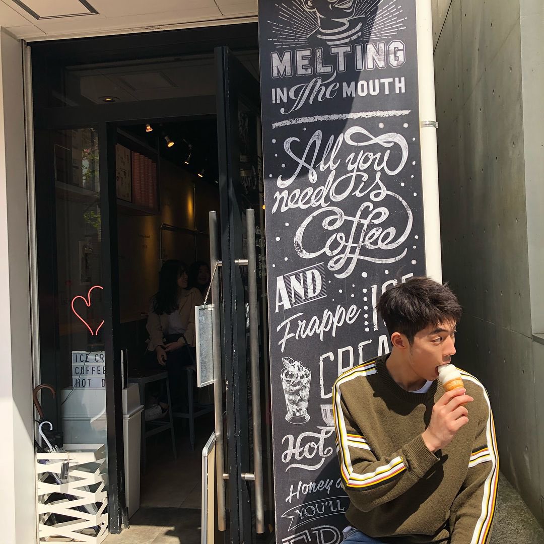 Aproveitando a tarde de sol em Brentford. 🍦☀️