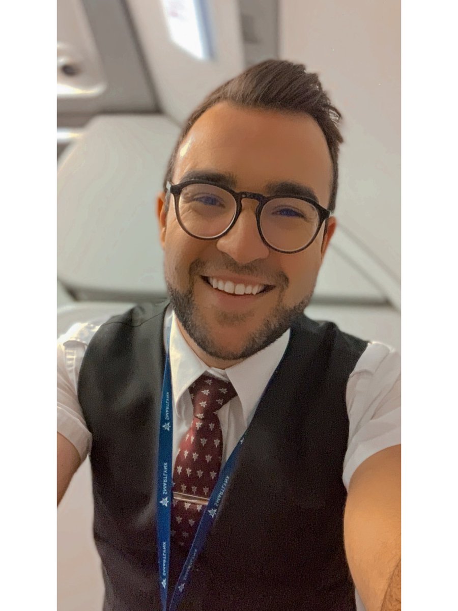 PedroJosGmezGa1's tweet photo. "Elige un trabajo que te guste y no tendrás que trabajar ni un día de tu vida" 🛫❤️
#cabincrew #canbincrewlife #azafato #comissariodevoo #flightattendant #sky #airplane #aircraft #loveyourjob #flight #likesforlike #instapic #instacrew #smile #FYP https://t.co/9tmeTOSqy3