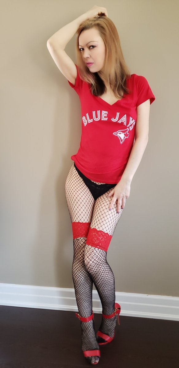 KelliOnLine's tweet photo. #TorontoMapleLeafs #TorontoSports #Toronto #LeafsForever #leafsnation #Leafs #MapleLeafs #BlueJays #Jays #GoLeafsGo #BlueAndWhite #CanadianGirl #Canadian #HockeyTwitter #KelliOnLine https://t.co/5rfS1HCrTr