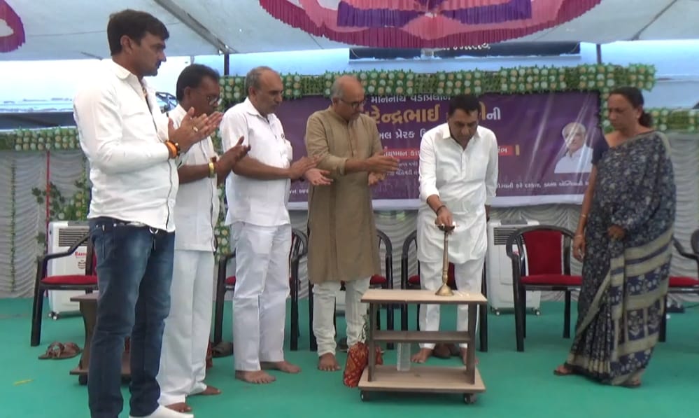 gbkothari's tweet photo. રાજ્યના ગરીબો માટે સંજીવની સમાન આયુષ્યમાન ભારત યોજના અન્વયે આદરણીય વડાપ્રધાન શ્રી @narendramodi જી ની વર્ચ્યુઅલ ઉપસ્થિતિમાં આયોજિત રાજ્યના 50 લાખ લાભાર્થીઓને 'આયુષ્યમાન કાર્ડ' વિતરણ કાર્યક્રમ અંતર્ગત રાણાવાવ ખાતે લાભાર્થીઓને આયુષ્માન કાર્ડનું વિતરણ કરવામાં આવ્યું. https://t.co/z4I2s8HRwF