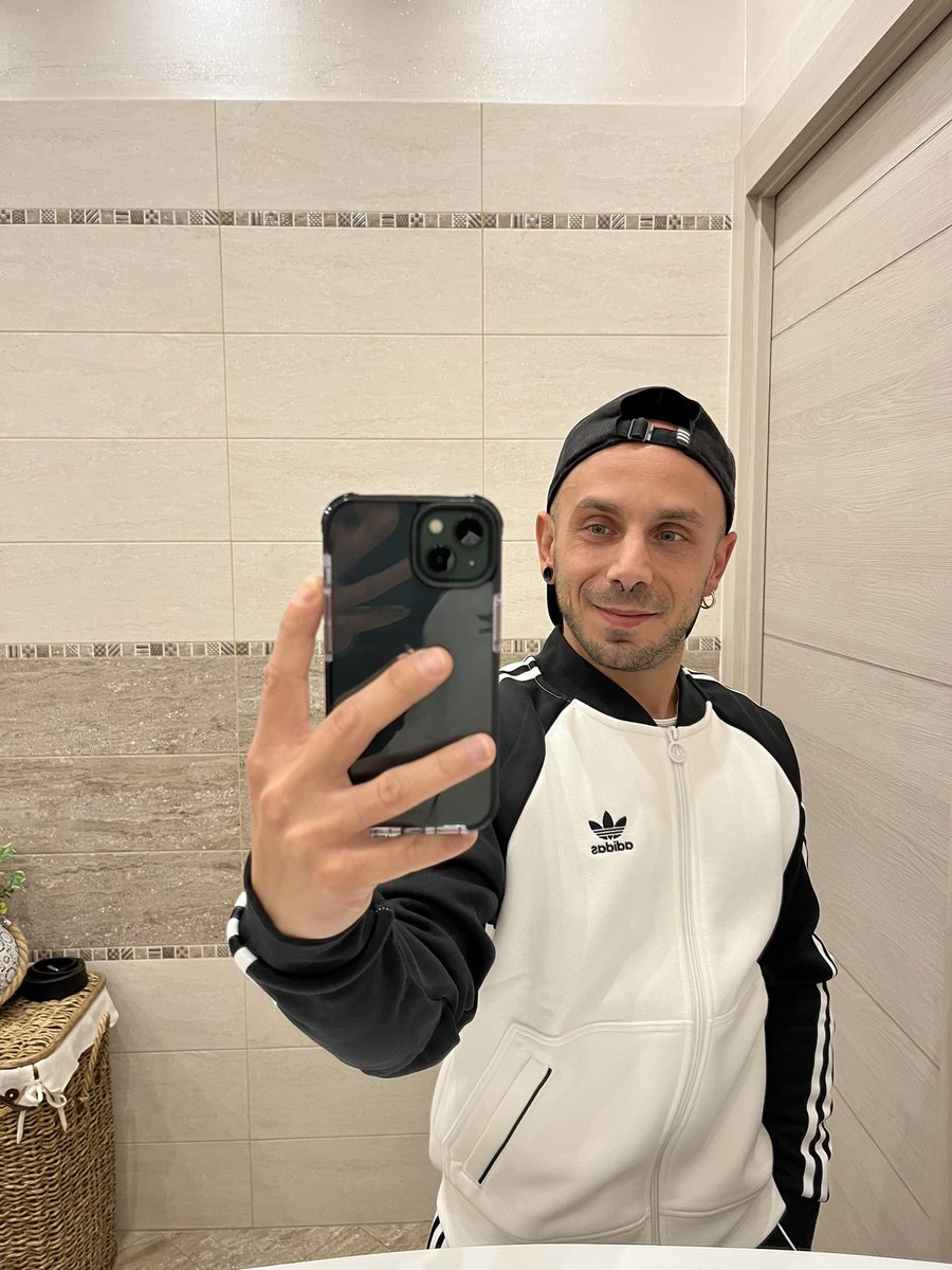 michaelbalikwas's tweet photo. Troppo vestito vero? 🤣
Go to gym 💪
#gym #palestra #io #me #meconme #gay #gayboy #gayman #gayguy #selfie #gayselfie #gaybodybuilder #gaypowerlifter #gaysolo #twitter #lovegay #gaylove #gaylife #follo #FolloMe #FolloForFolloBack #like #LikeForLikes #man #man4man #boy4boy #adidas https://t.co/HOiM3yBRHw