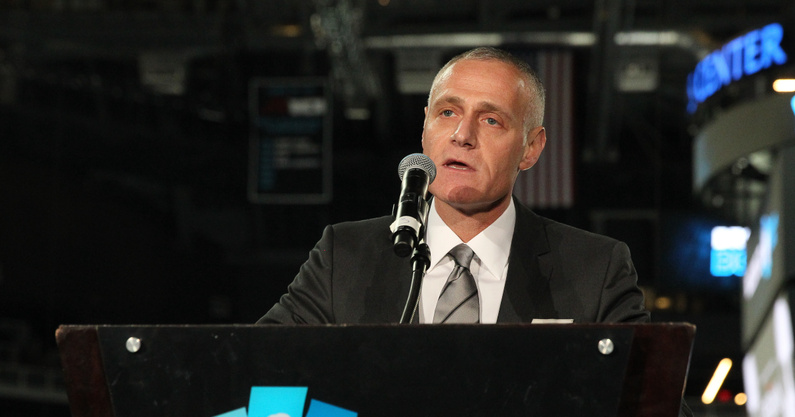 On3's tweet image. Big 12 Conference commissioner Brett Yormark revealed both Texas and Oklahoma have formally committed to remain in the Big 12 through the end of 2025, according to @ByEliLederman.

Read more HERE: on3.com/news/brett-yor…