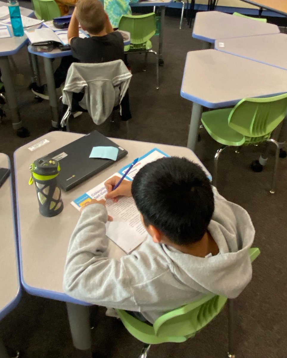 LinkLions's tweet photo. Tap in Tuesday! Today in Mrs. Clifton’s 3rd grade class they were reading and annotating text about caterpillar self defense during shared reading! #weare54  #linknextlevel #sharedreading #literacy https://t.co/wIAssh9BPC