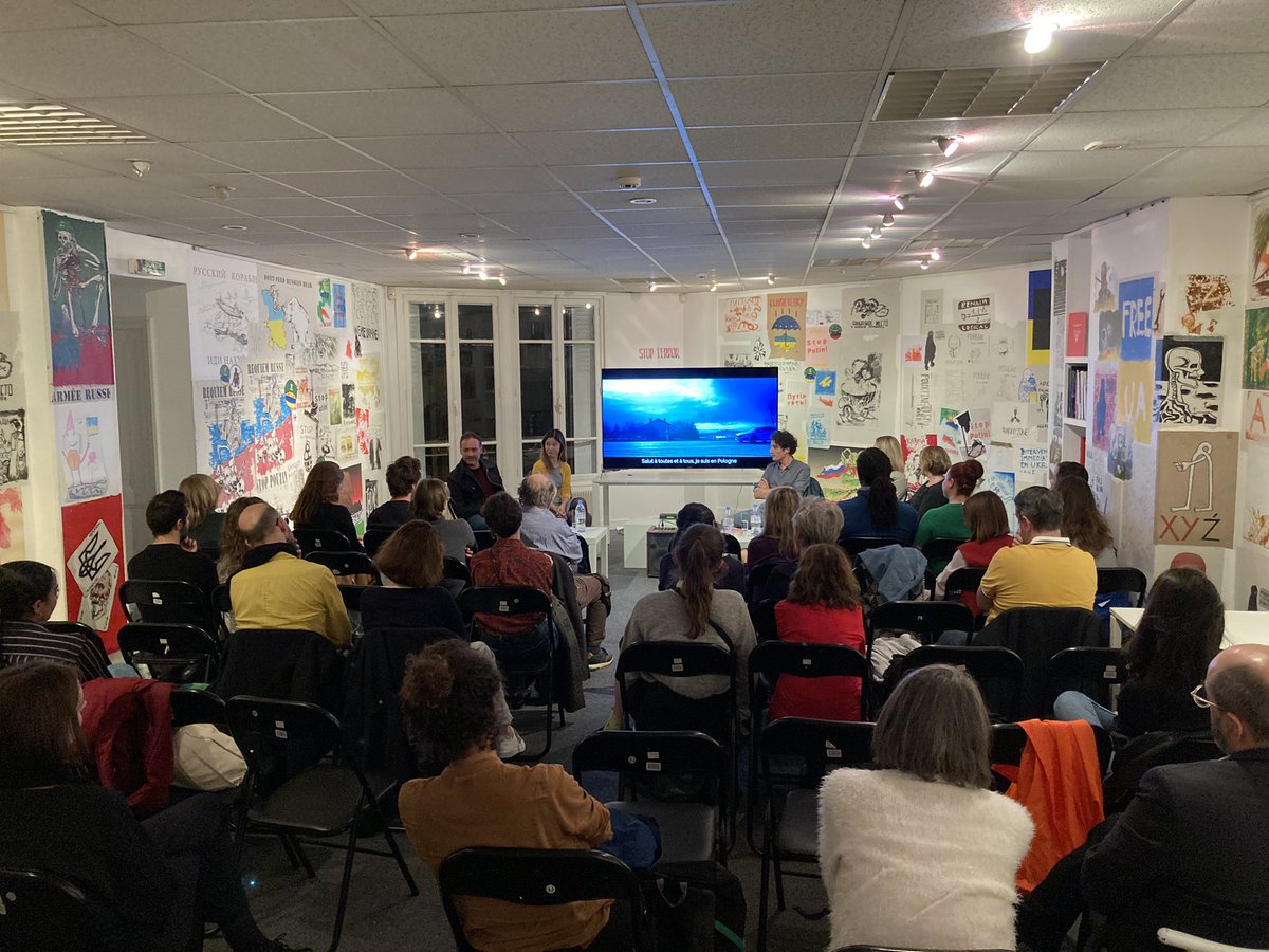 edouardelb's tweet photo. Magnifique rencontre entre @BSF_Inter et @EmmanuelRuben12 au Centre Culturel d’Ukraine : que peuvent la littérature et les bibliothèques pour soutenir l’Ukraine ? Merci @ATrapenard @MuyChengPeich  @EditionsPoints https://t.co/y0TdvlqVDr