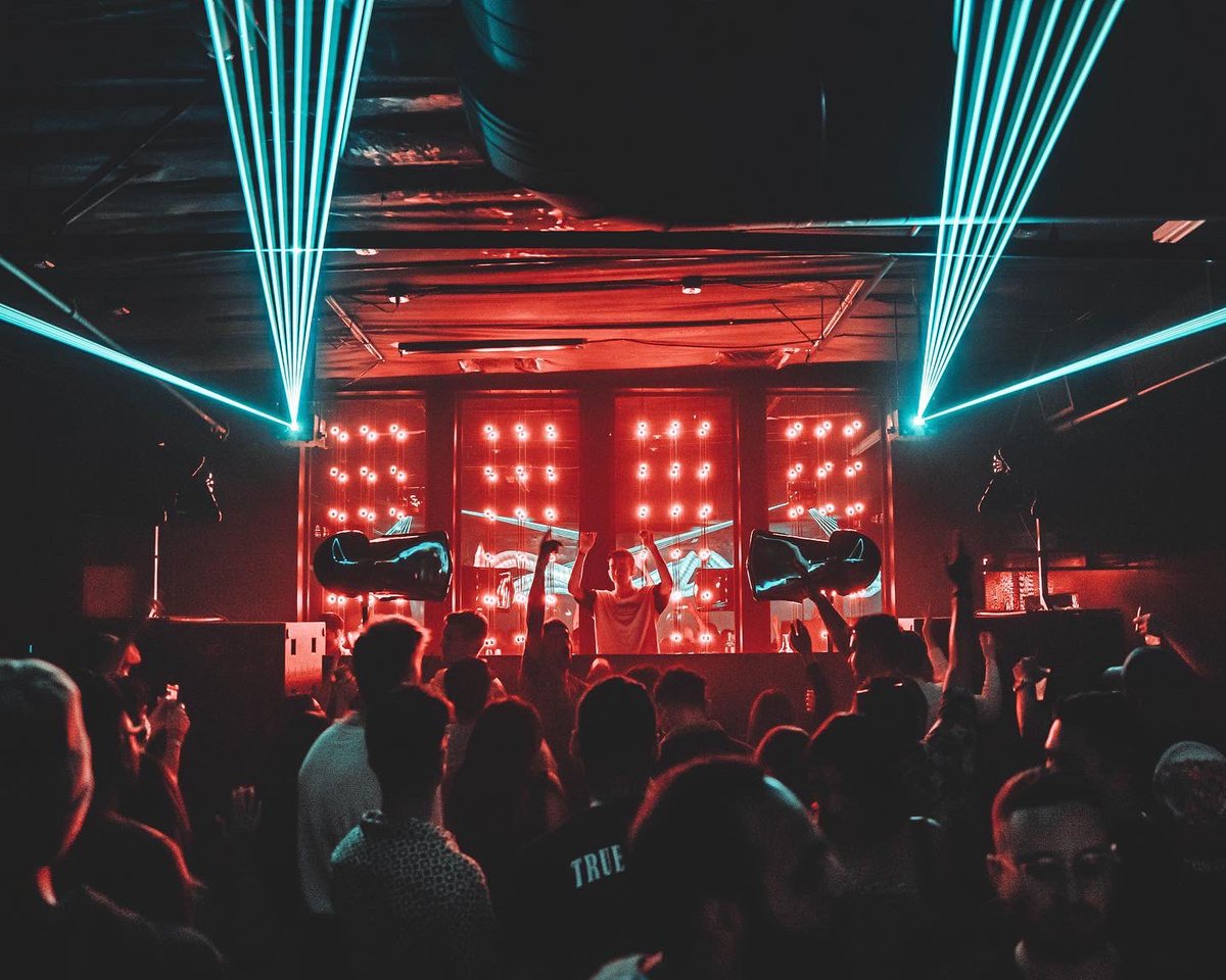 Discopussy's tweet image. Groove On Display 😎

It was a SHAKE DOWN at THE PUSS for Saturday night with @unityeventslv and our guy @kaysinmusic …

📸: @zedericjay