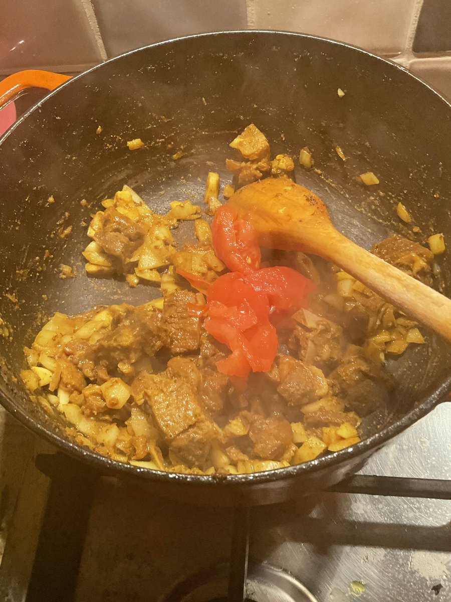 BeeNubian's tweet image. How it started:                               How it ended :
Caribbean curry goat and rice. #FatBellyProject  #CookedFromScratch @leesah_zimbo @SMununuri @RegondoZiso @TeamFuloZim  if only I had #GrillaMix @FireChief_zw 😂😂😂 @ngoni_kato @sibasichillies