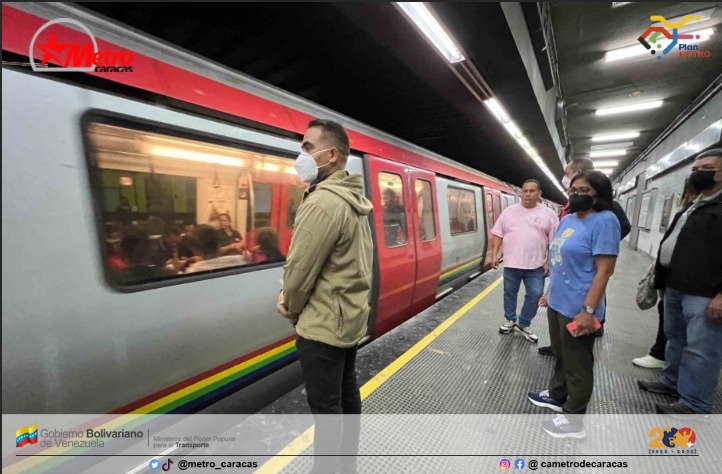 #ElMetroSeMueveContigo 🚇 Con el apoyo de instituciones del Gobierno Bolivariano, el presidente de la República @NicolasMaduro creó un plan que recuperará integralmente al primer sistema de transporte público masivo para el pueblo capitalino. #ElMetroRenace