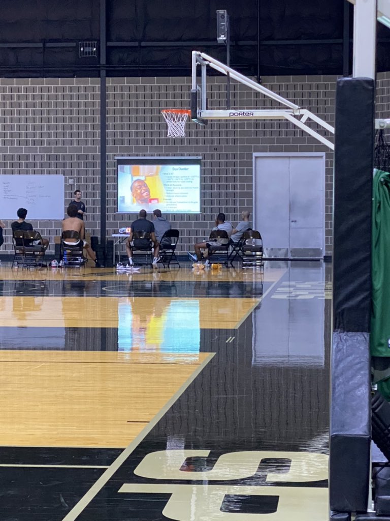 Spurs players are sitting together after practice learning about recovery.. a familiar face, Manu Ginobili, is with them. #GoSpursGo @Sports2NiteTX