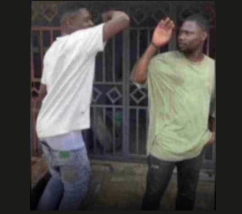 MayorPablo2's tweet photo. Bros which one be chop eged# 😒 I no knw that one. haa abeg gimme wa jogede 🍌 naa dat one I sabi 😂 https://t.co/8MCRZnipMS