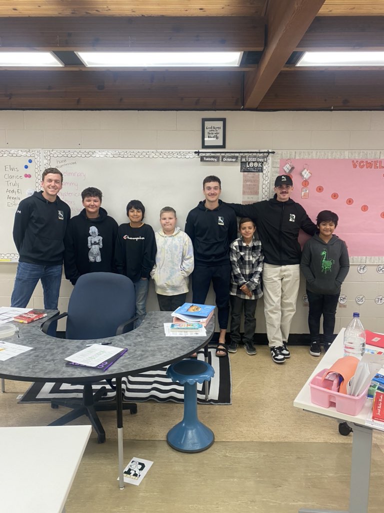 _MsPelletier_'s tweet photo. Day two of Education Week at @GMSRPS was celebrated by Reading with the Rams! We had so much fun having our special guests join us today!! Thank you so much @reginarams for sharing a few of your players today! @RegPublicSchool https://t.co/MXamfKMWih