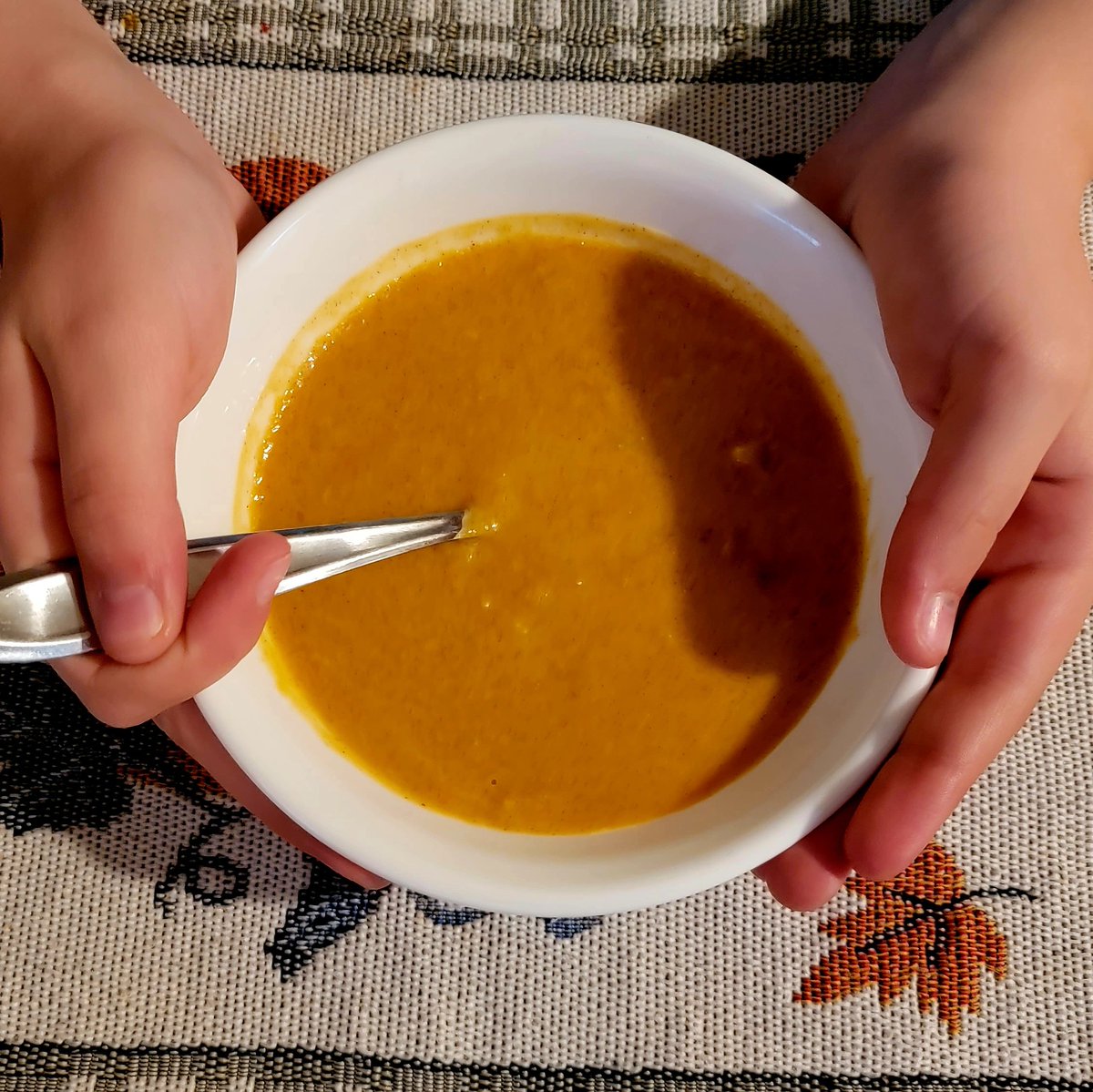 SashaRose777's tweet photo. It's like fall in a bowl. The kids &amp; me made butternut squash soup from scratch 🍁🍂🎃 #fall #TuesdayDinners https://t.co/okZPh5qEqj